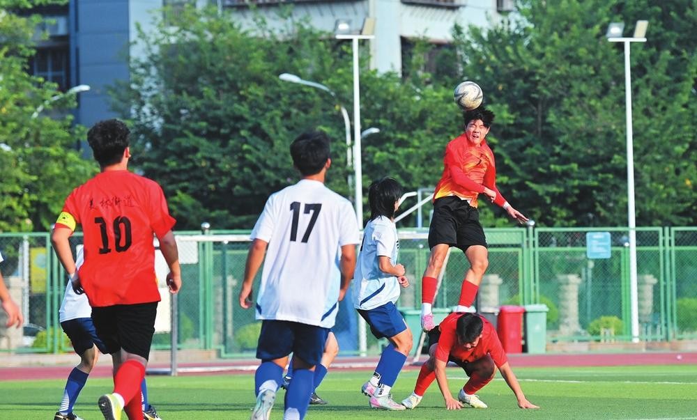 市运会男足比赛美林队点球大战夺冠