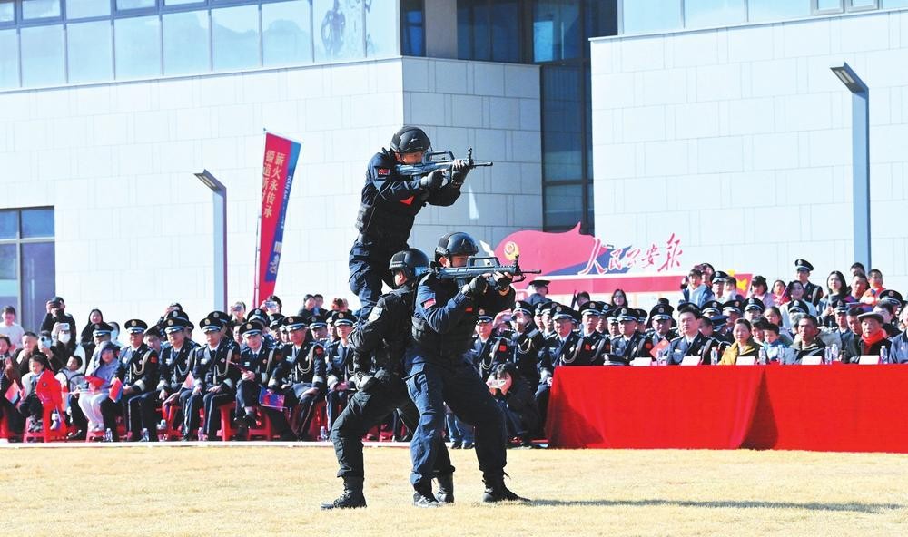 南安举办庆祝第六个中国人民警察节暨“警营开放日”活动